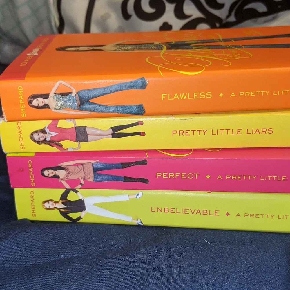 Paperback pretty little liars books